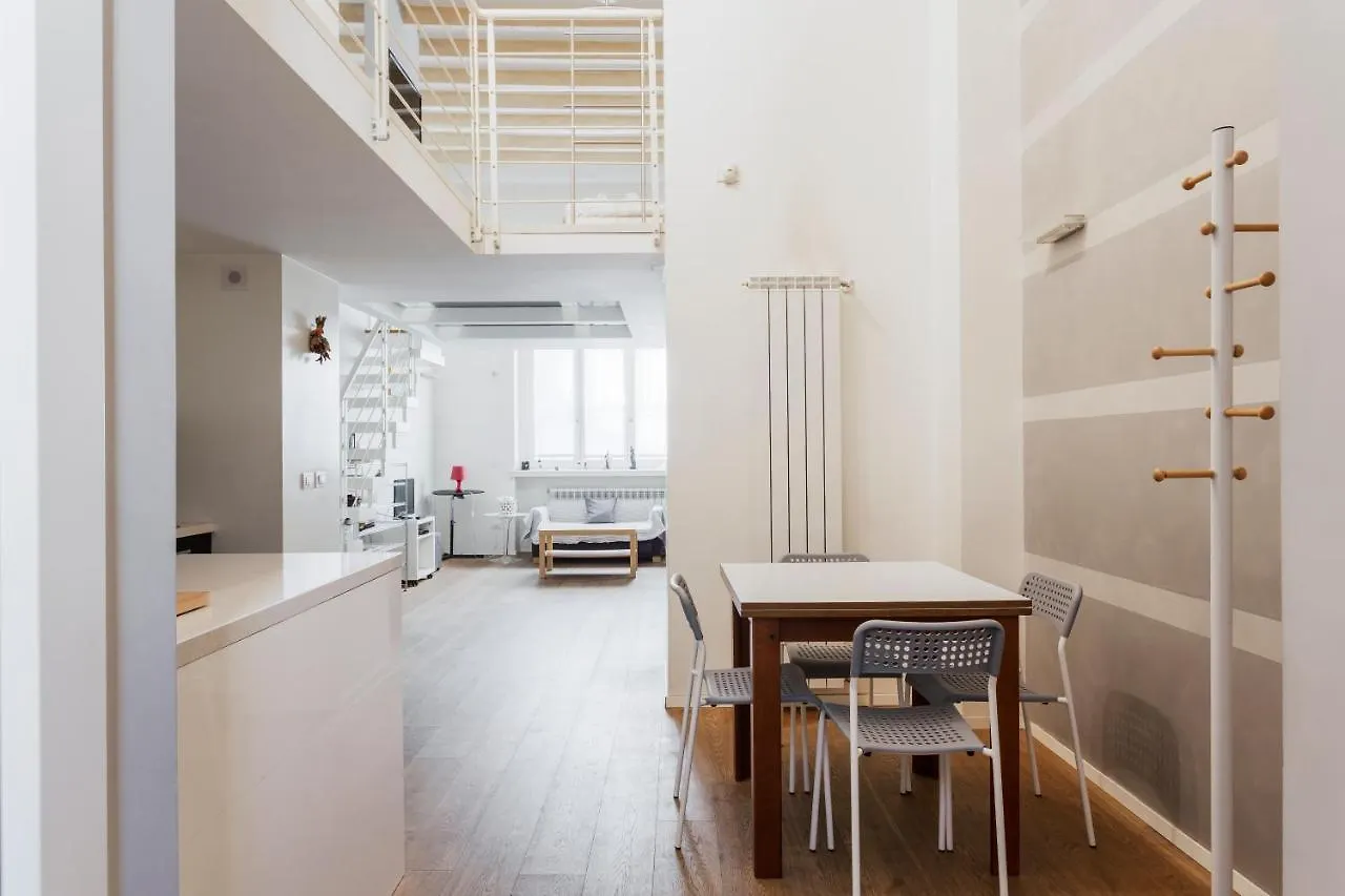 Awesome Loft In The City Center Of Milan Apartment